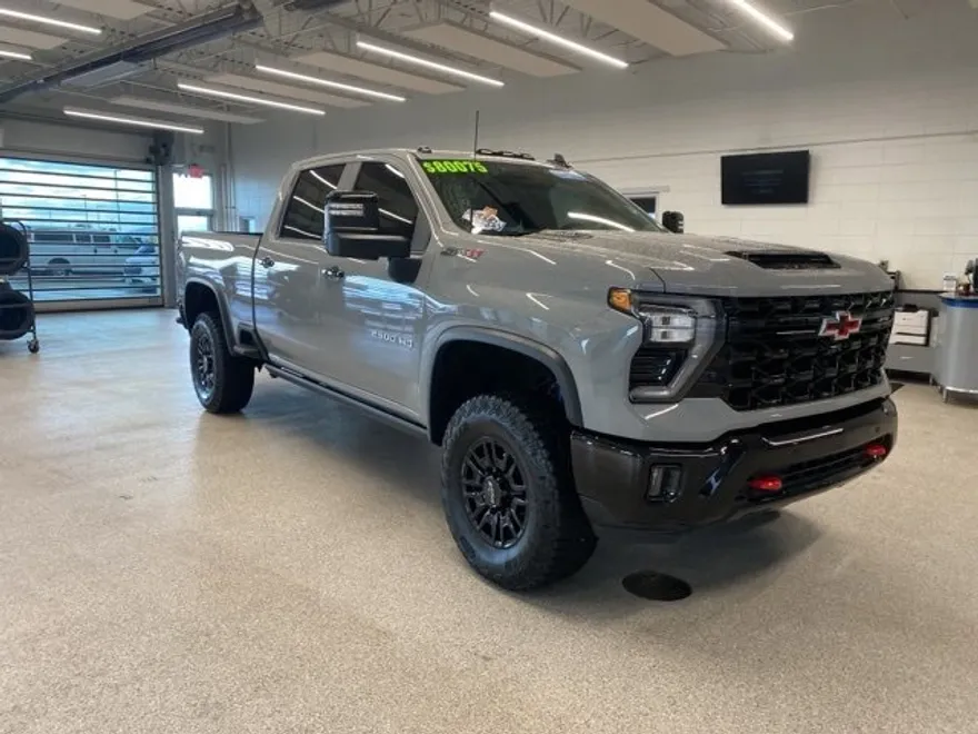 2025 Chevrolet Silverado 2500HD ZR2 photo 1