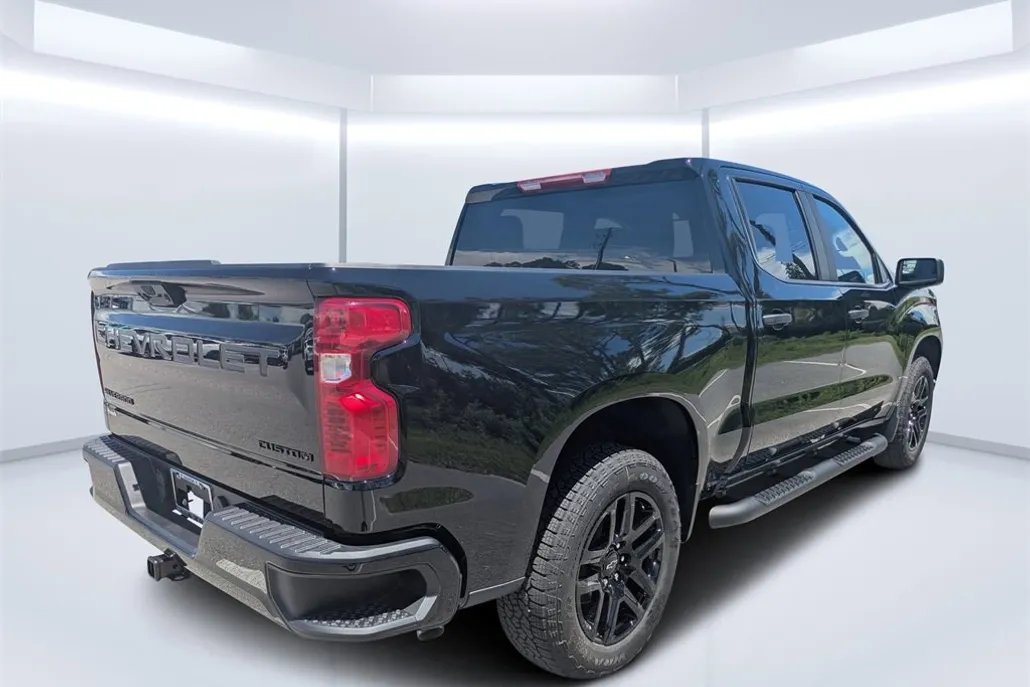 2026 Chevrolet Silverado 1500 Custom photo 1
