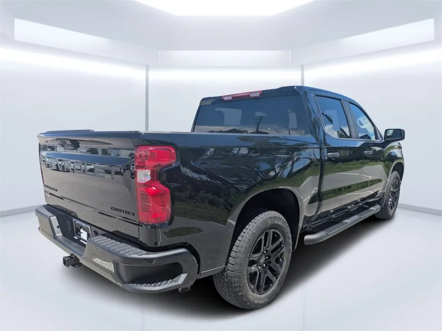 2026 Chevrolet Silverado 1500 Custom photo 1