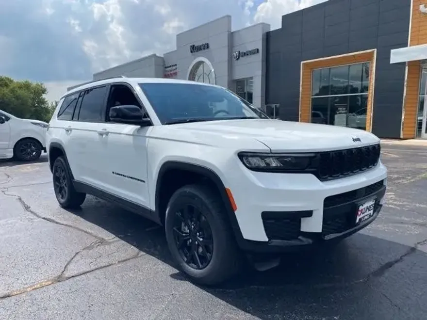 2025 Jeep Grand Cherokee Altitude photo 1