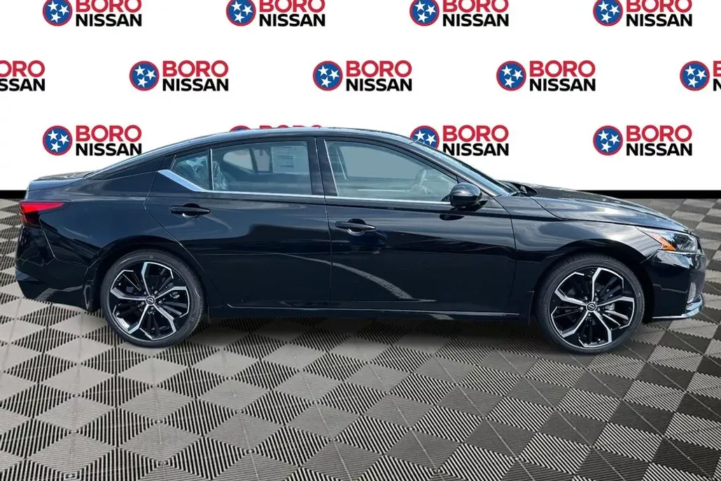 2025 Nissan Altima SR photo 1