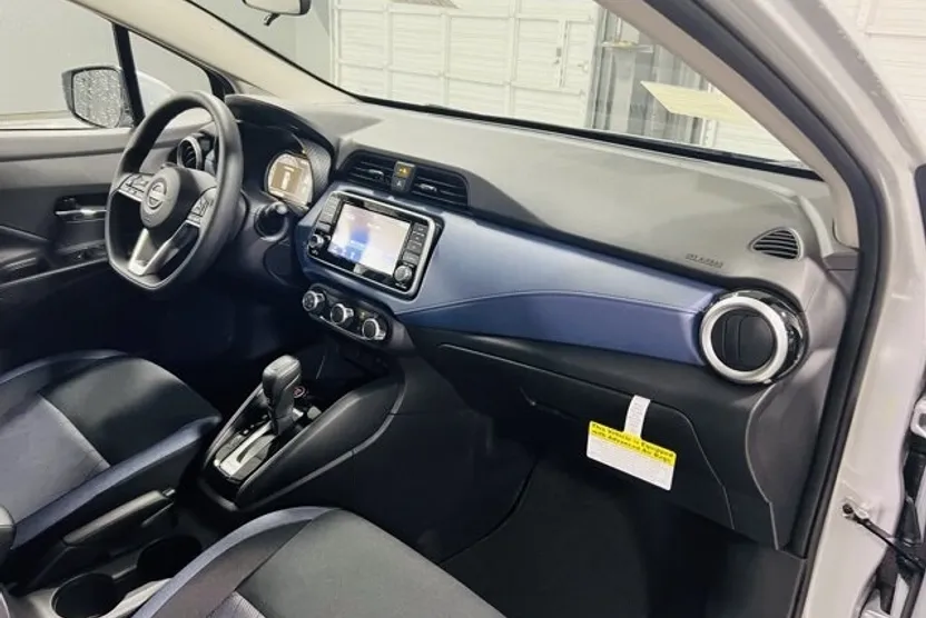 2025 Nissan Versa SV photo 1