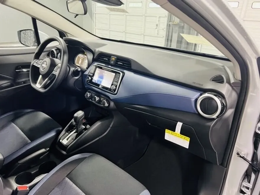 2025 Nissan Versa SV photo 1