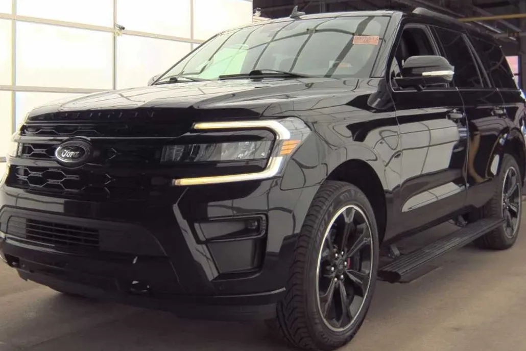 2023 Ford Expedition Limited photo 1