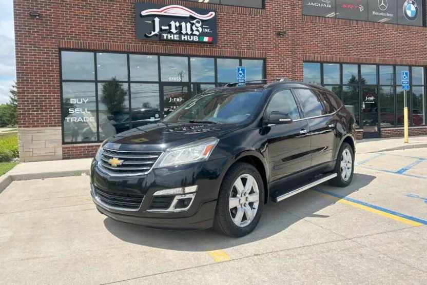 2017 Chevrolet Traverse 1LT photo 1