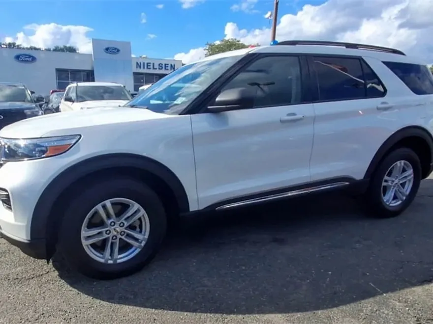 2022 Ford Explorer XLT photo 1