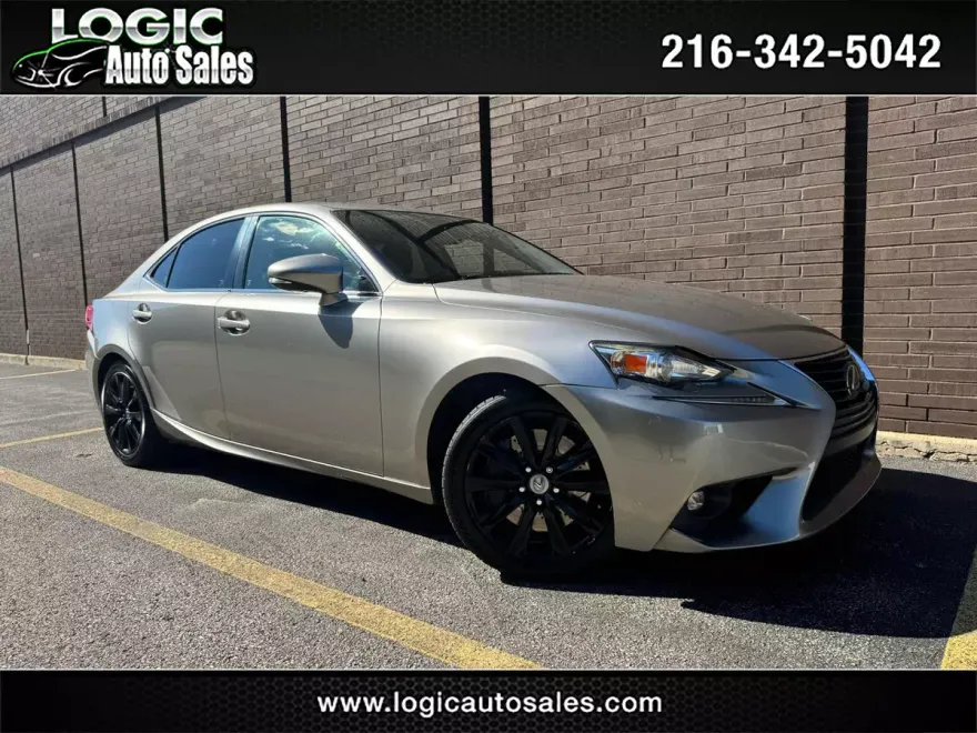 2016 Lexus IS 200t photo 1