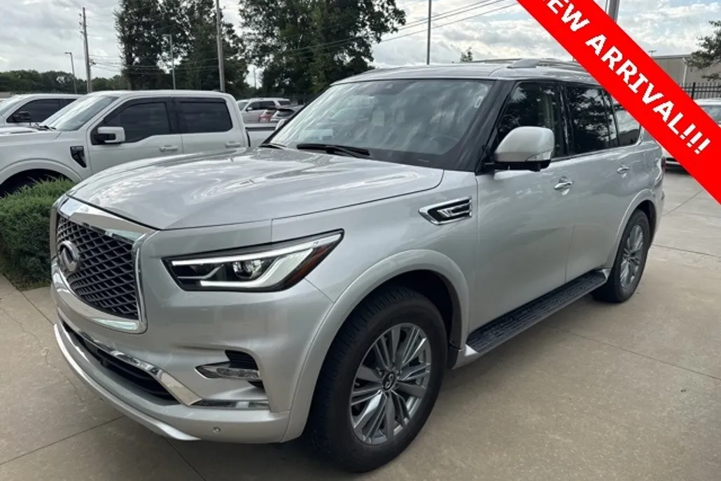 2021 Infiniti QX80 Luxe photo 1