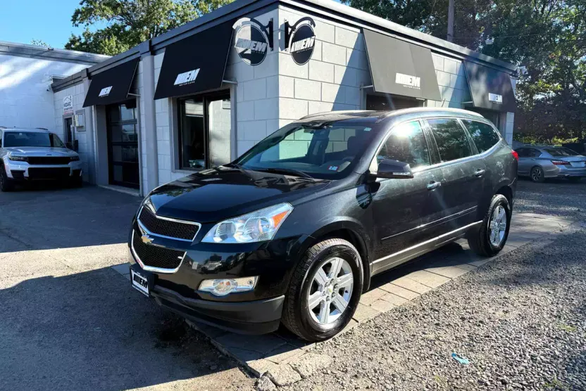 2012 Chevrolet Traverse 1LT photo 1