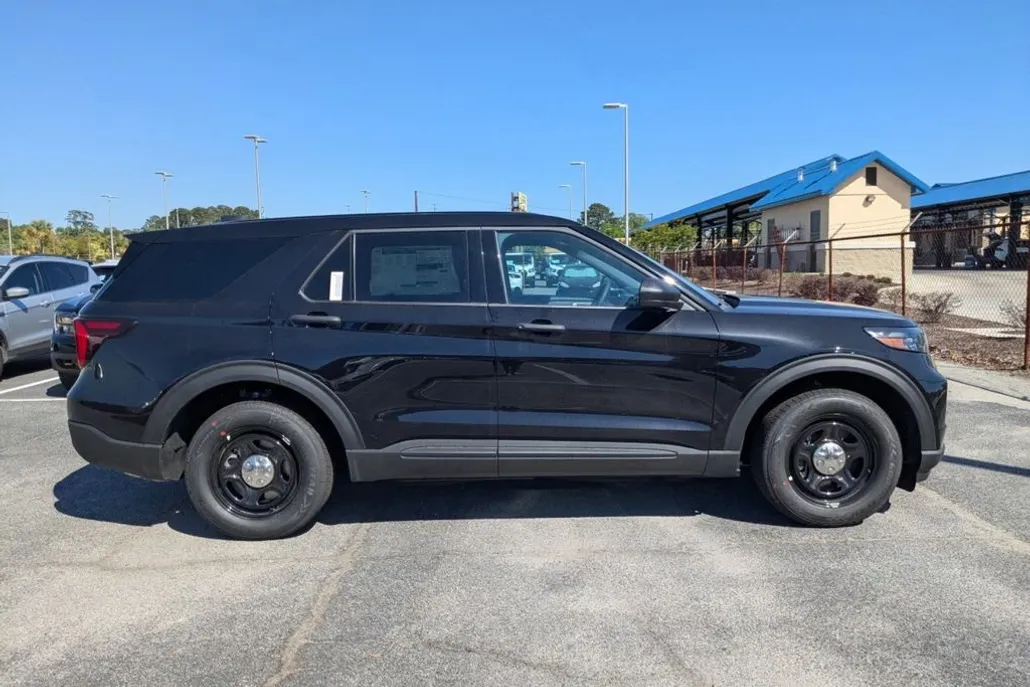2025 Ford Explorer photo 1