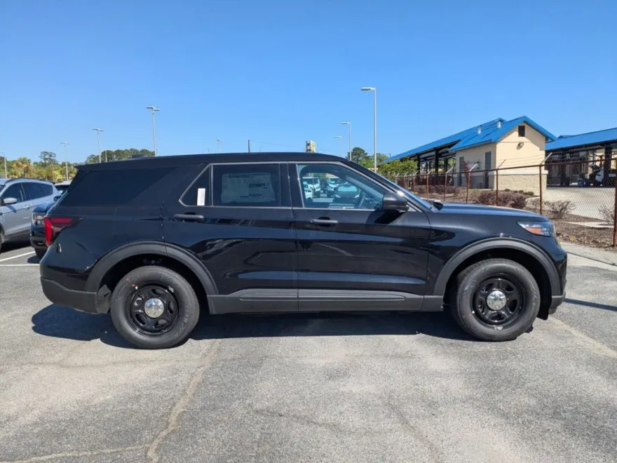 2025 Ford Explorer photo 1
