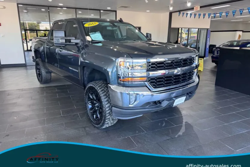 2018 Chevrolet Silverado 1500 LT photo 1