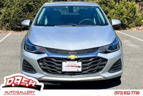 2019 Chevrolet Cruze LT photo 2