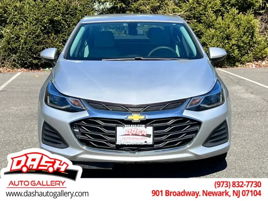 2019 Chevrolet Cruze LT photo 2