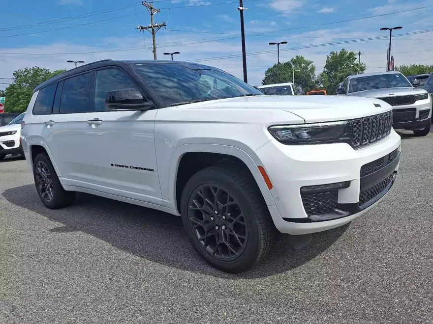 2025 Jeep Grand Cherokee L Summit photo 1