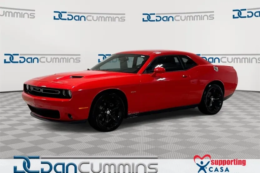 2016 Dodge Challenger SXT Plus photo 1
