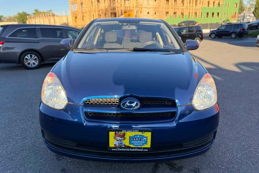 2010 Hyundai Accent GS photo 1