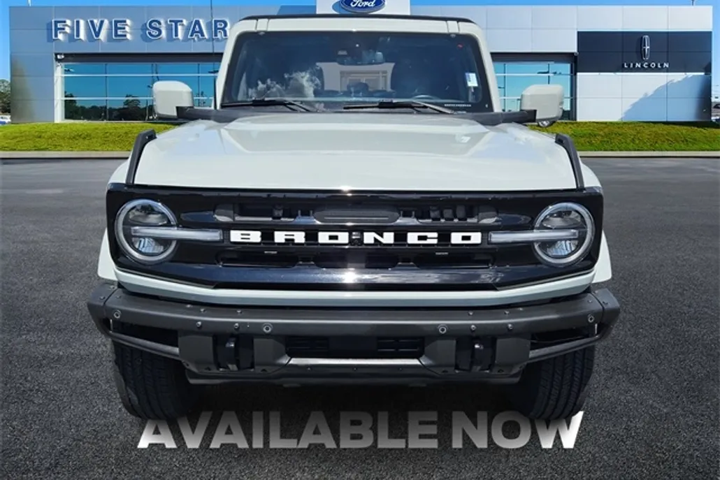 2022 Ford Bronco Outer Banks photo 1