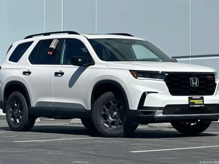 2025 Honda Pilot TrailSport photo 1