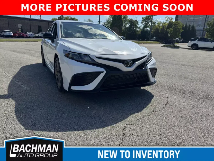 2024 Toyota Camry SE photo 1