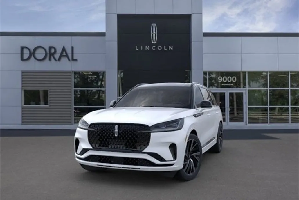 2025 Lincoln Aviator Black Label photo 1