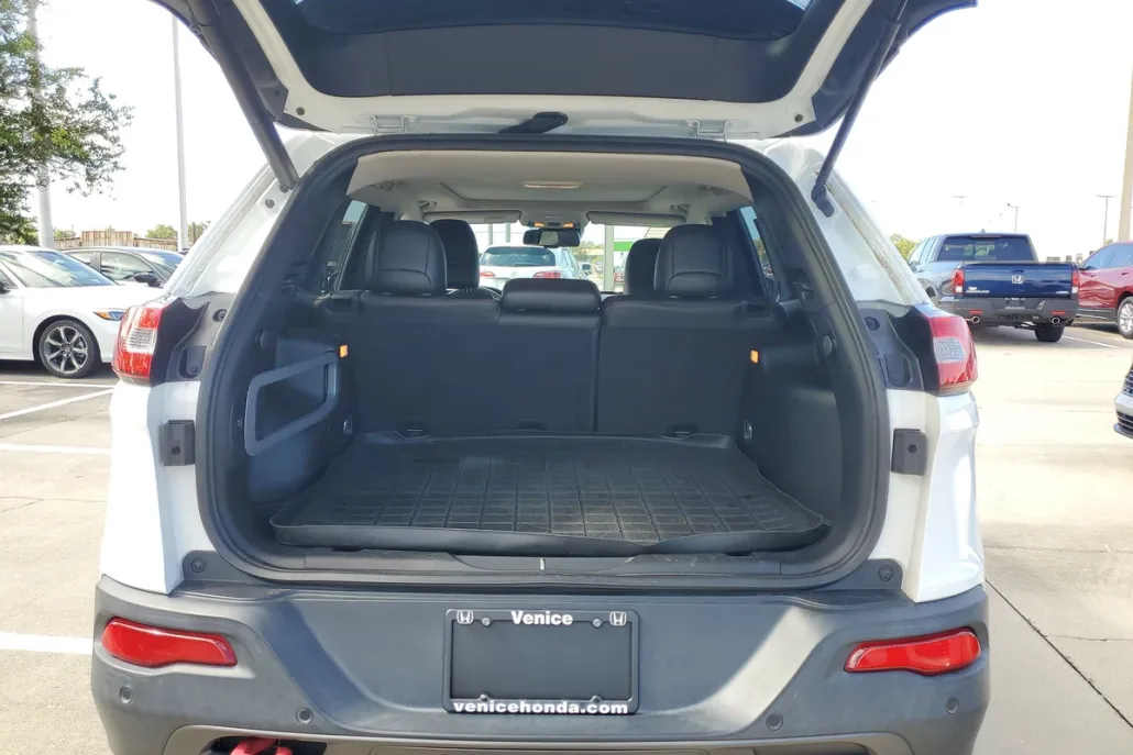 2016 Jeep Cherokee Trailhawk photo 1