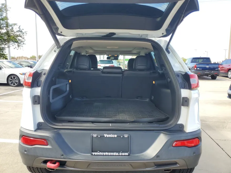 2016 Jeep Cherokee Trailhawk photo 1