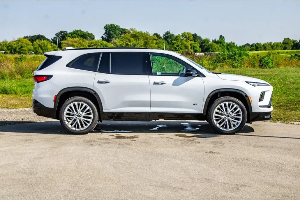 2026 Buick Enclave Sport Touring photo 1