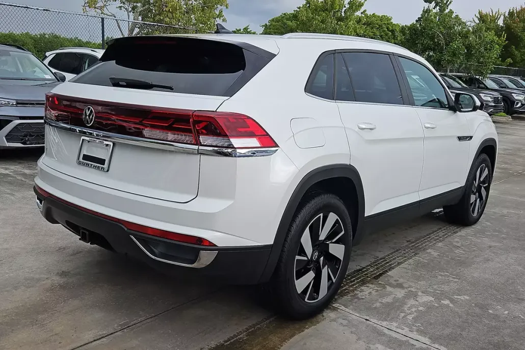 2026 Volkswagen Atlas Cross Sport SE Technology photo 1