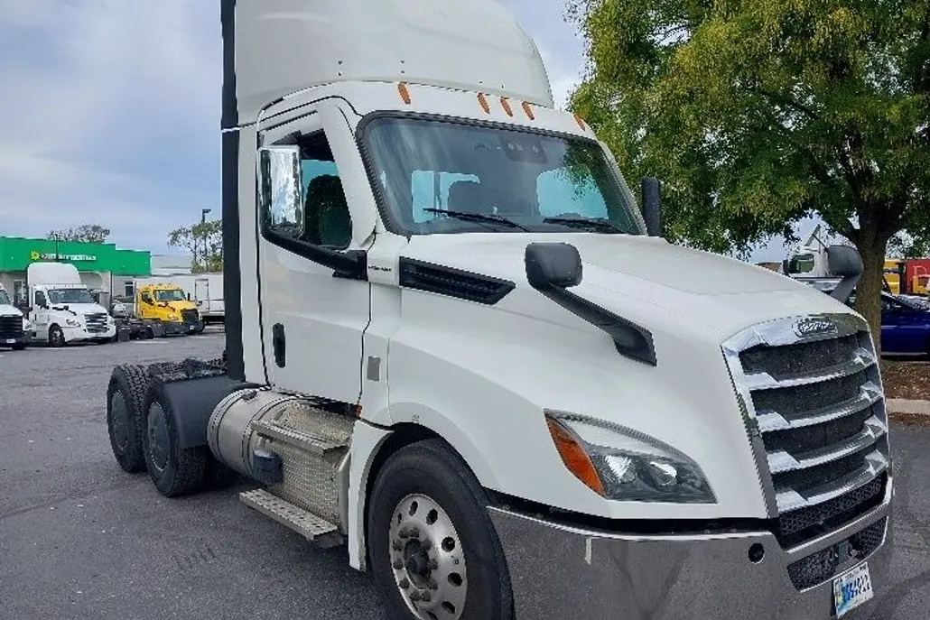 2020 Freightliner Cascadia 126" Day cab photo 1