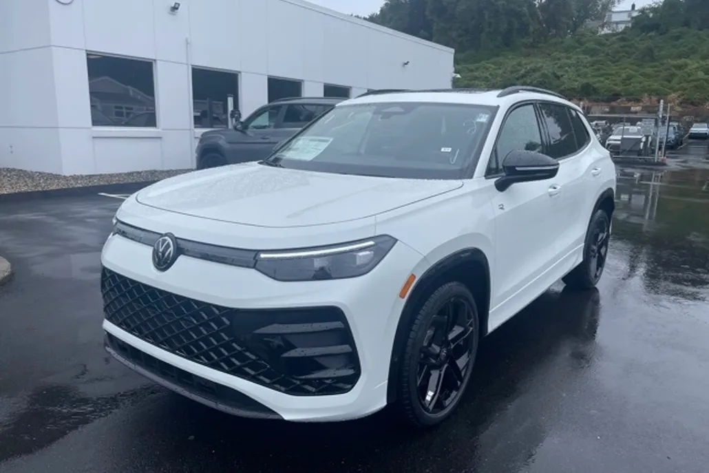 2025 Volkswagen Tiguan SE R-Line Black photo 1