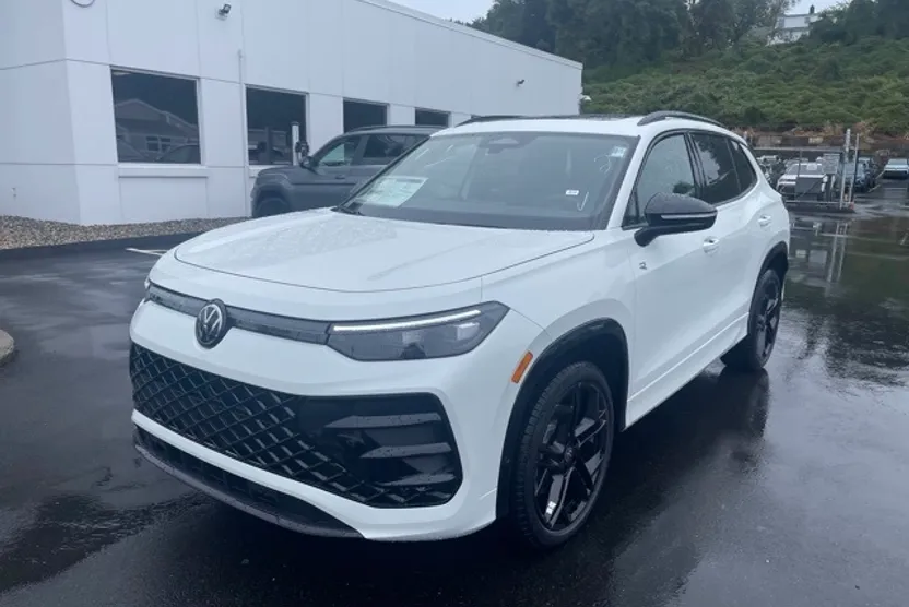 2025 Volkswagen Tiguan SE R-Line Black photo 1