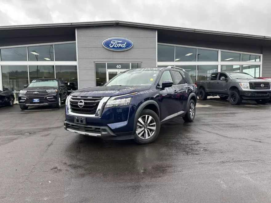 2023 Nissan Pathfinder SL photo 1