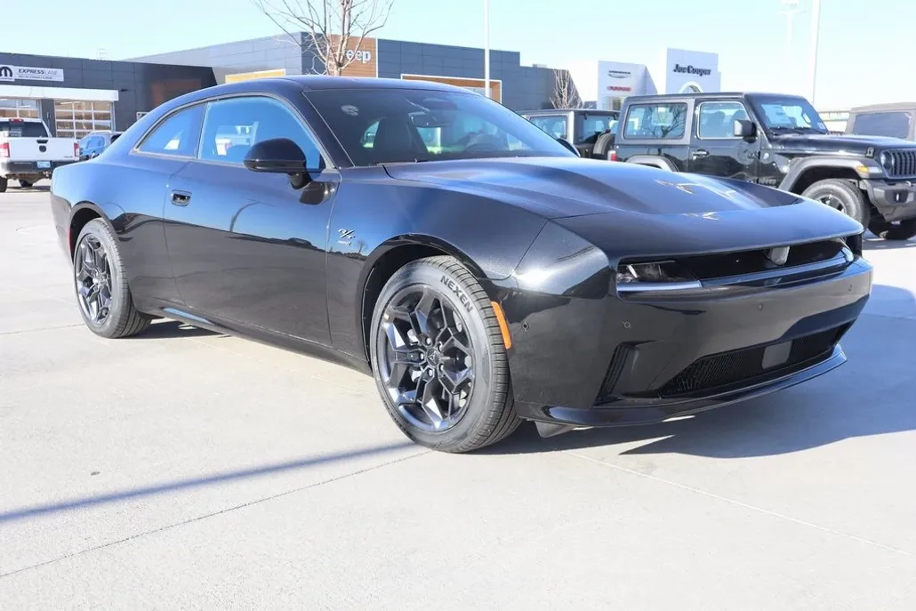 2025 Dodge Charger R/T photo 1