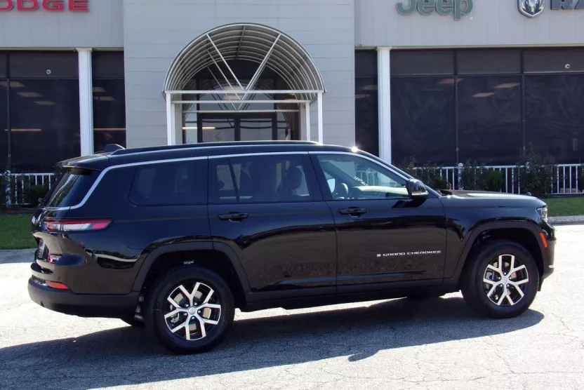 2025 Jeep Grand Cherokee Limited photo 1