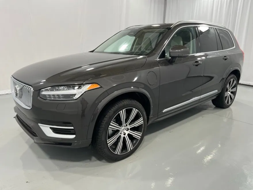2025 Volvo XC90 T8 photo 1