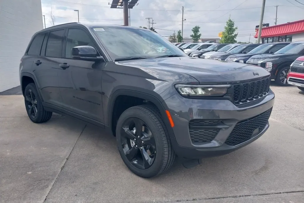 2025 Jeep Grand Cherokee Altitude X photo 1