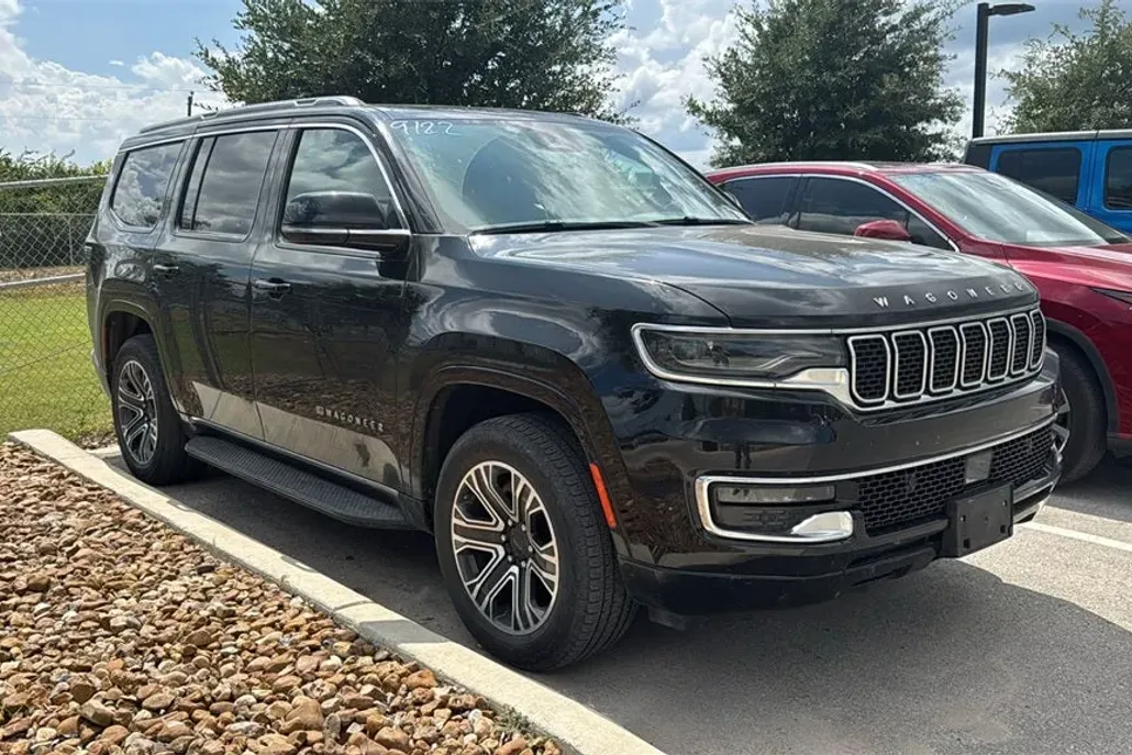 2023 Jeep Wagoneer Base photo 1