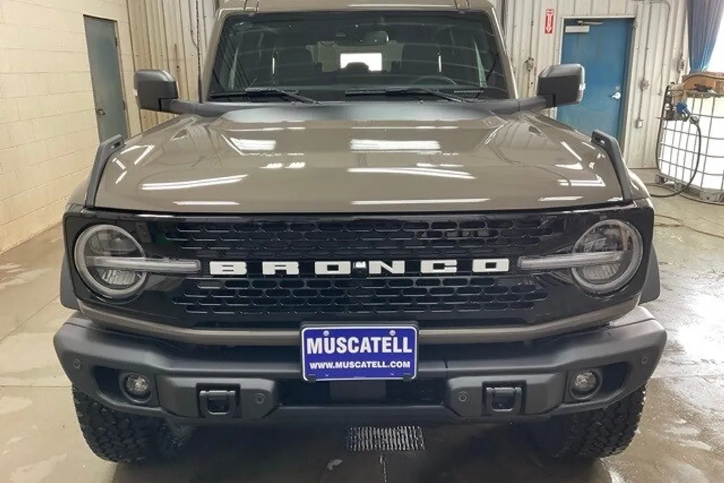 2025 Ford Bronco Badlands photo 1