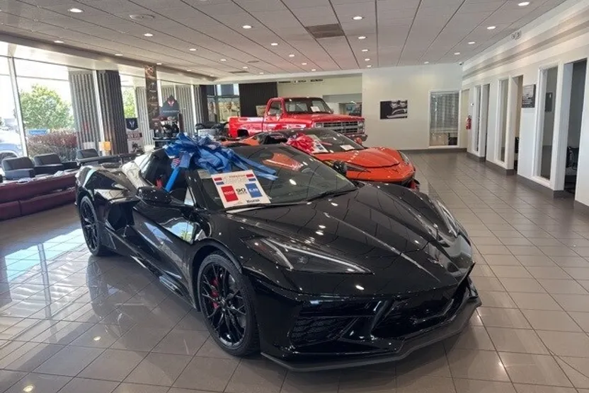 2025 Chevrolet Corvette Stingray 3LT Convertible photo 1