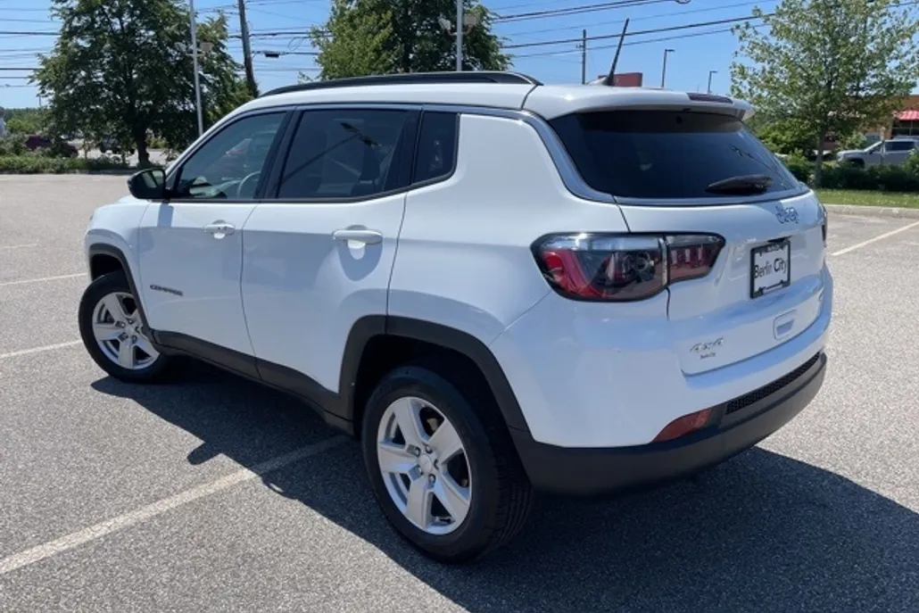 2022 Jeep Compass Latitude photo 1