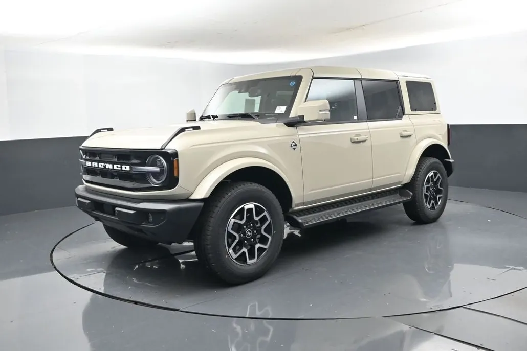 2025 Ford Bronco Outer Banks photo 1