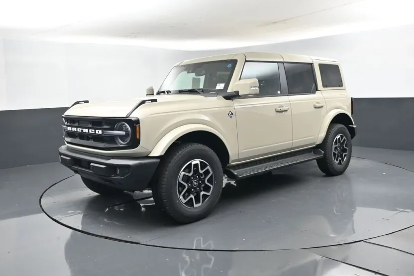 2025 Ford Bronco Outer Banks photo 1