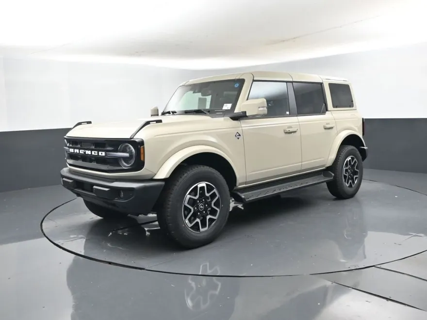 2025 Ford Bronco Outer Banks photo 1