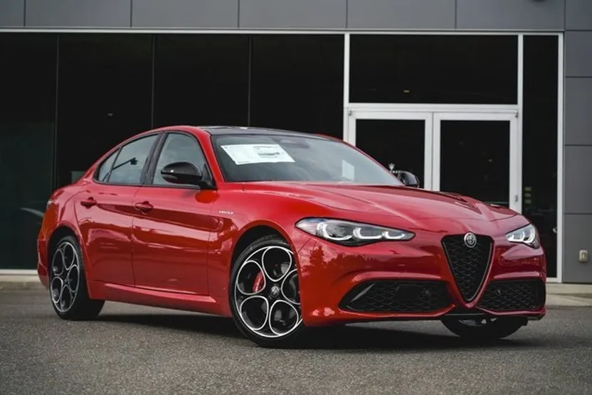 2025 Alfa Romeo Giulia Base photo 1