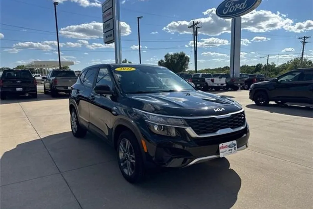 2022 Kia Seltos LX photo 1