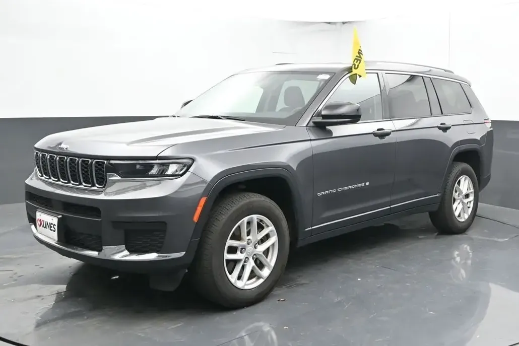 2023 Jeep Grand Cherokee Laredo photo 1