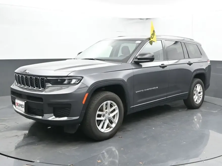 2023 Jeep Grand Cherokee Laredo photo 1