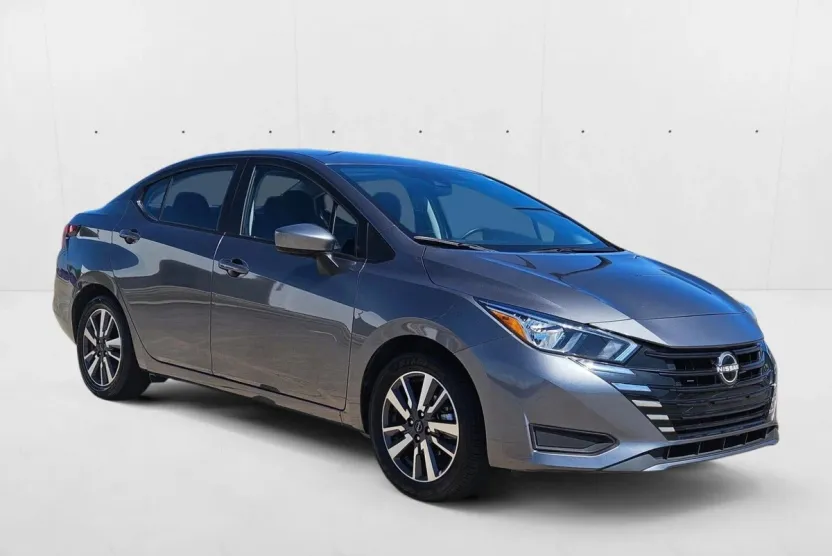 2023 Nissan Versa SV photo 1