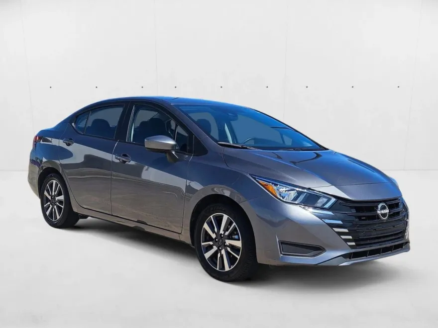 2023 Nissan Versa SV photo 1